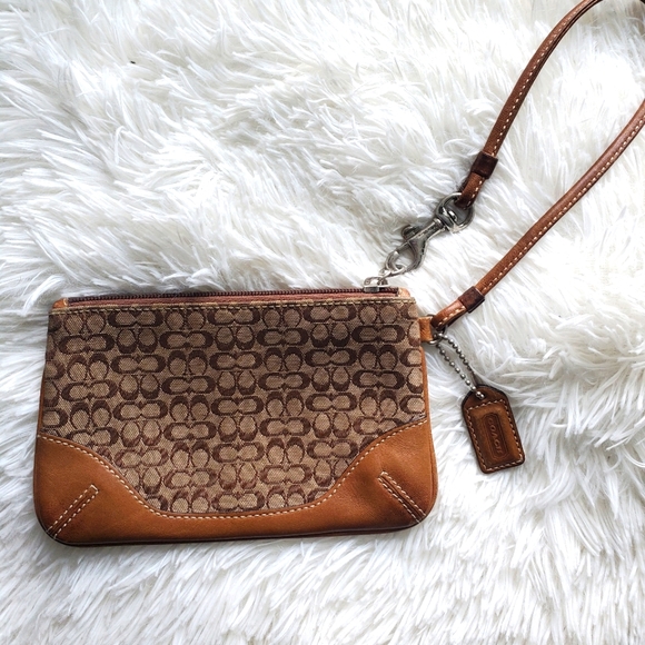 Coach wristlet - Picture 2 of 5